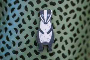 Holzbrosche Cute Badger