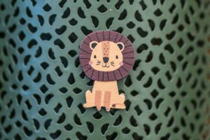 Holzbrosche Cute Lion