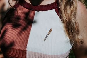 Holzbrosche Baseball bat Brooch