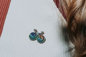 Holzbrosche Bike Brooch